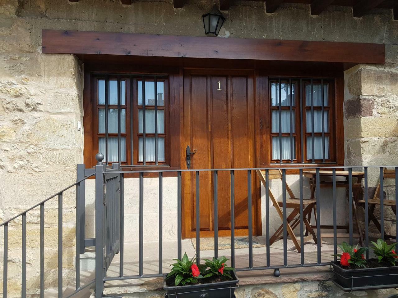 Apartamentos Llave De Santillana Santillana del Mar Extérieur photo